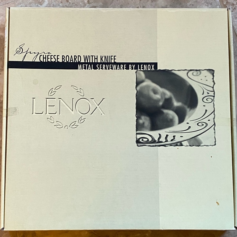 Lenox Spyro Reversible Cheese Board & Knife - Picture 4 of 9